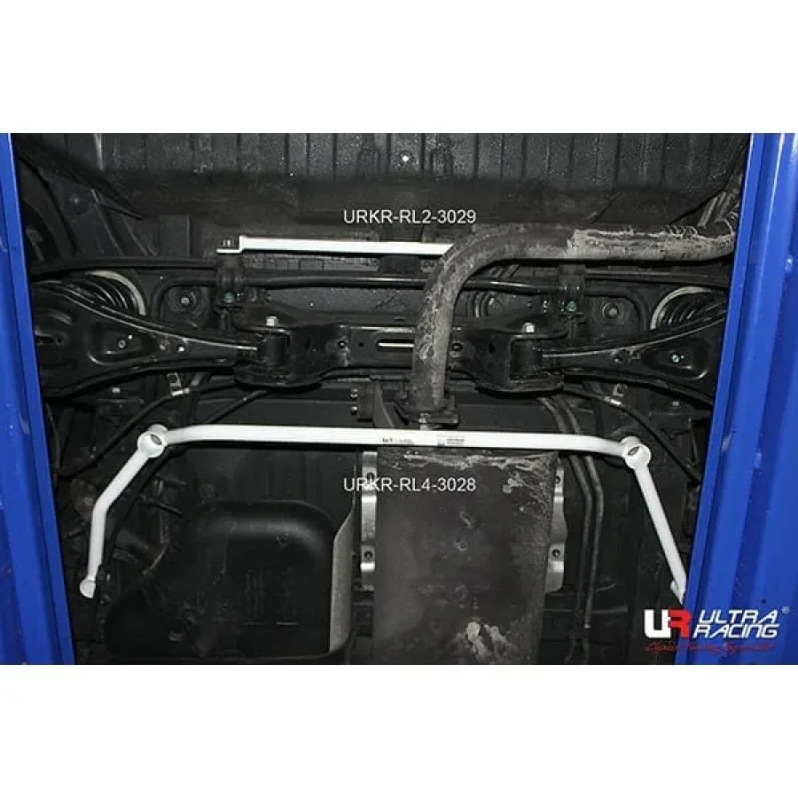 Ultra Racing Kia Carnival (YP) 2.2D 2WD 14-21 UltraRacing 2-Point Rear Lower Bar (3029), référence URKR-RL2-3029