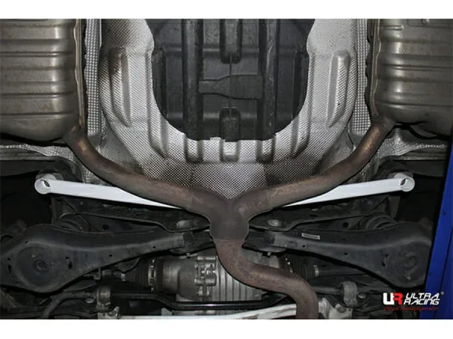 Ultra Racing Volkswagen Passat Cc R36 3.6 4WD 08-17 UltraRacing 2-Point Rear Lower Bar (3250), référence URKR-RL2-3250