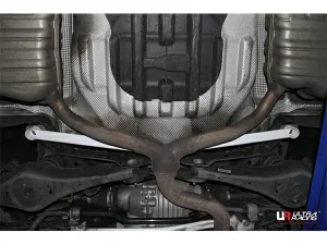 Ultra Racing Volkswagen Passat Cc R36 3.6 4WD 08-17 UltraRacing 2-Point Rear Lower Bar (3250), référence URKR-RL2-3250