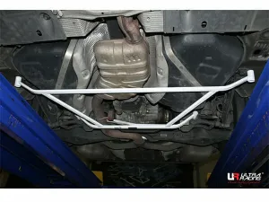 Ultra Racing Volkswagen Passat Cc R36 3.6 4WD 08-17 UltraRacing 4-Point Rear Lower Bar (3249), référence URKR-RL4-3249