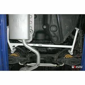 Ultra Racing Hyundai Santa Fe (DM) 2.0D 2WD 13-18 UltraRacing 4-Point Rear Lower Bar (3261), référence URKR-RL4-3261
