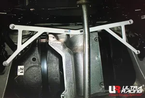 Ultra Racing Hyundai Tucson (TL) 2.0D 16-21/Kia Sportage 1.7D/2.0 17-22 2WD UltraRacing 4-Point Rear Lower Bar (3559), référence URKR-RL4-3559