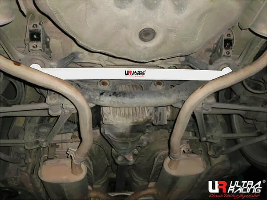 Ultra Racing Lexus LS 400 (XF20) 4.0 V8 2WD 94-00 UltraRacing 2-Point Rear Lower Bar (2813), référence URTH-RL2-2813