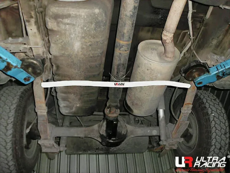 Ultra Racing Isuzu Cameo (UCS55) 2.3 2WD 93-02 UltraRacing 2-Point Rear Lower Bar (2818), référence URTH-RL2-2818