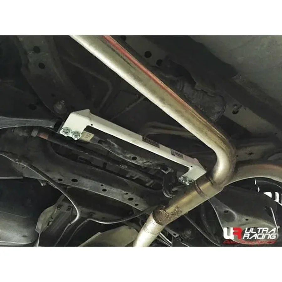 Ultra Racing Nissan Elgrand (E52) 3.5 V6 2WD 10+ UltraRacing 2-Point Rear Lower Bar (3162), référence URTH-RL2-3162