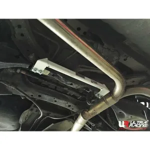 Ultra Racing Nissan Elgrand (E52) 3.5 V6 2WD 10+ UltraRacing 2-Point Rear Lower Bar (3162), référence URTH-RL2-3162