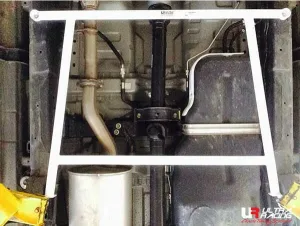 Ultra Racing Isuzu MU-X (RF10) 2.5 2WD 13-21 UltraRacing 4-Point Rear Lower Bar (3150), référence URTH-RL4-3150