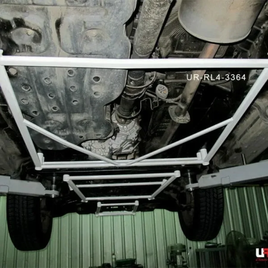 Ultra Racing Toyota Fortuner (AN150) 2.4D/2.7/2.8D 4WD 15+ UltraRacing 4-Point Rear Lower Bar (3364), référence URTH-RL4-3364