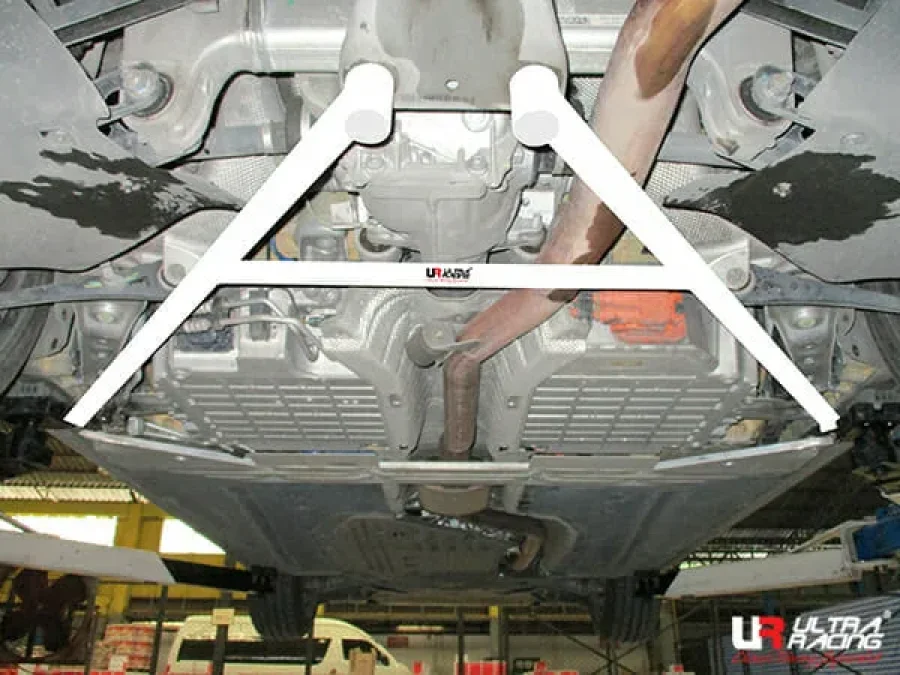 Ultra Racing BMW 5 G30 (530E) 2.0T 2WD Electric Motor 17+ UltraRacing 4-Point Rear Lower Bar (4047), référence URTH-RL4-4047