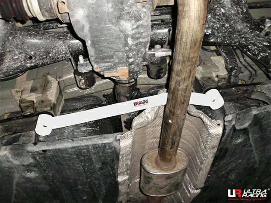 Ultra Racing BMW F25 (X3) 2.0D 4WD 11-17 UltraRacing 2-Point Rear Lower Bar (2891), référence URTW-RL2-2891