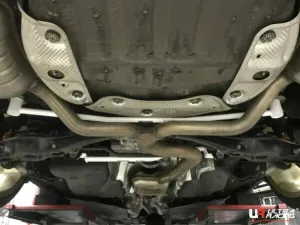 Ultra Racing Skoda Superb (B8/TYP 3V) 2.0T 2WD/4WD 15+/VW Passat 2.0 TSI 4WD 15+ UltraRacing 2-Point Rear Lower Bar (3856), référence URTW-RL2-3856