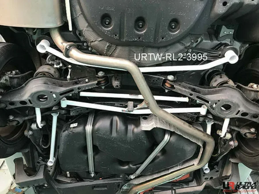 Ultra Racing Lexus ES 300H (XZ10) 2.5 2WD Hybrid 18+/Toyota Camry 2.5 17+ 2WD UltraRacing 2-Point Rear Lower Bar (3995), référence URTW-RL2-3995