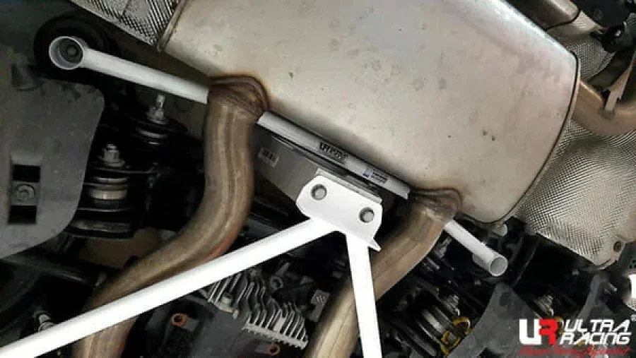 Ultra Racing BMW G02 (X4) 3.0T 4WD 18+ UltraRacing 2-Point Rear Lower Bar (4004), référence URTW-RL2-4004