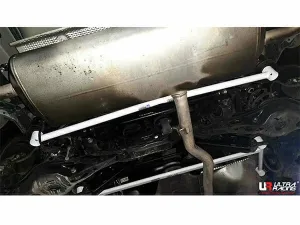 Ultra Racing Toyota Rav4 (XA50) 2.0 2WD 18+ UltraRacing 2-Point Rear Lower Bar (4015), référence URTW-RL2-4015