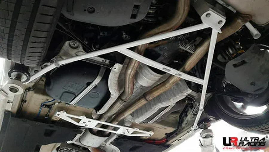 Ultra Racing BMW G02 (X4) 3.0T 4WD 18+ UltraRacing 5-Point Rear Lower Bar (4003), référence URTW-RL5-4003