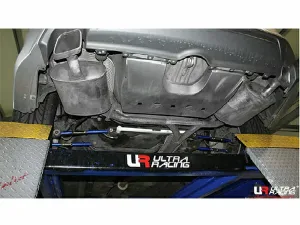 Ultra Racing Acura TL (UA-6) 3.2 V6 04-08 2WD (incl Type-S) UltraRacing 2-Point Rear Lower Bar (2390), référence URUS-RL2-2390