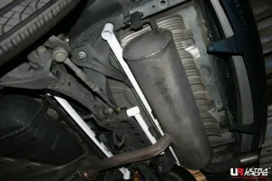 Ultra Racing Scion TC (AT10) 2.4 2WD 05-10 UltraRacing 2-Point Rear Lower Bar (2470), référence URUS-RL2-2470