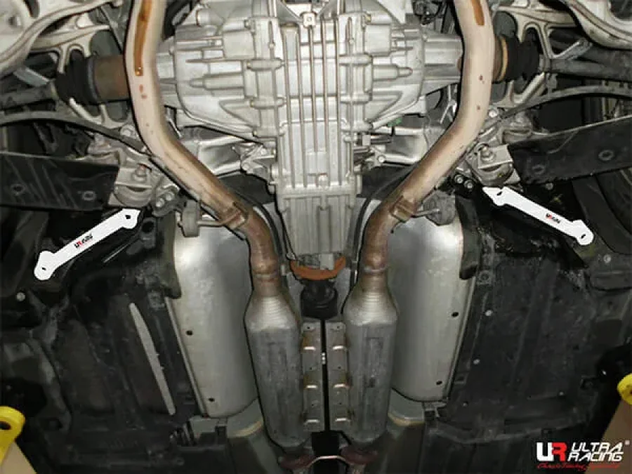 Ultra Racing Acura RL (KB-1) / Honda Legend 3.5 05-12 4WD UltraRacing 4-Point Rear Lower Bar (2417P), référence URUS-RS4-2417P