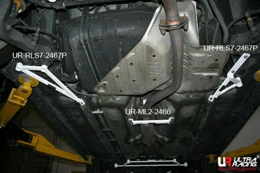 Ultra Racing Scion TC (AT10) 2.4 2WD 05-10 UltraRacing 7-Point Rear Lower Bar (2467P), référence URUS-RS7-2467P