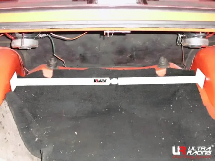 Ultra Racing Ford Escort 1.6 2WD MT 74-80 UltraRacing 2-Point Rear Upper Strutbar (3399A), référence RE2-3399A