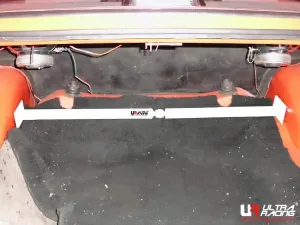 Ultra Racing Ford Escort 1.6 2WD MT 74-80 UltraRacing 2-Point Rear Upper Strutbar (3399A), référence RE2-3399A