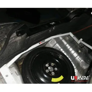 Ultra Racing Nissan Skyline (GTR 34) 2.6TT 4WD 99-02 UltraRacing 2-Point Rear Upper Strutbar (3457), référence RE2-3457