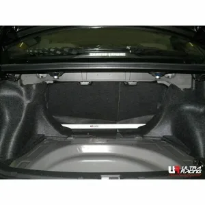 Ultra Racing Toyota Allion (T260) 1.5 04-08/Corolla Altis 1.8/2.0 13-18 UltraRacing 2-Point Rear Upper Strutbar (522), référence RE2-522