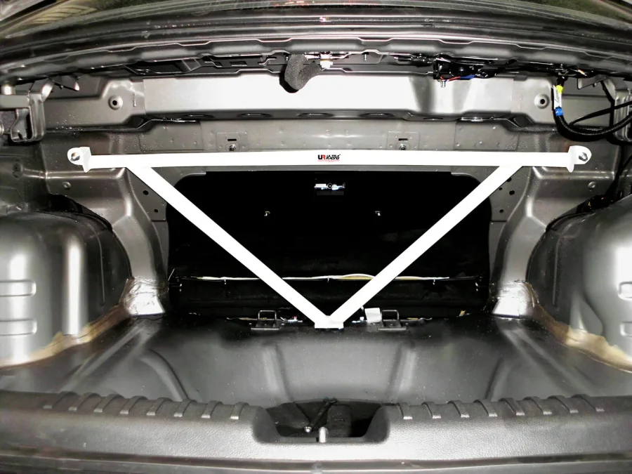 Ultra Racing Proton Saga (BT / MK4) 1.3 2WD 16+ UltraRacing 3-Point Rear Upper Strutbar (3747), référence RE3-3747