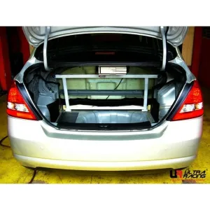 Ultra Racing Nissan Latio/Tiida (C11) 1.8 2WD Sedan 04-18 UltraRacing 4-Point Rear Upper Strutbar (236), référence RE4-236