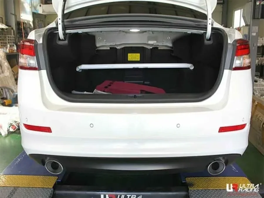 Ultra Racing Renault Samsung SM5 (L43) 1.6T/2.0 15+ UltraRacing 2-Point Rear Upper Strutbar (2244), référence URKR-RE2-2244