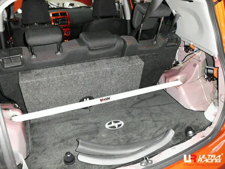 Ultra Racing Scion XD (XP110) 1.8 2WD 08-14 UltraRacing 2-Point Rear Upper Strutbar (2386), référence URUS-RE2-2386
