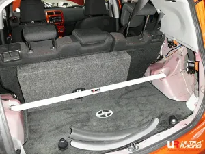 Ultra Racing Scion XD (XP110) 1.8 2WD 08-14 UltraRacing 2-Point Rear Upper Strutbar (2386), référence URUS-RE2-2386