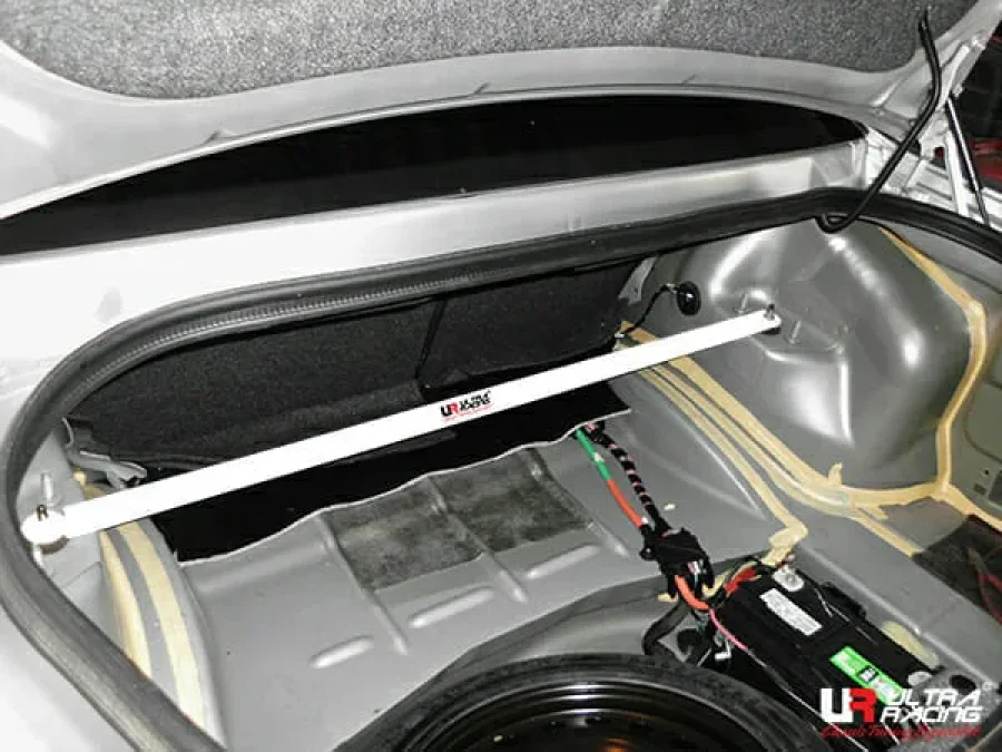 Ultra Racing Dodge Charger 3.6 V6 11+/Charger-SRT 8 6.1 06-10/Challenger 5.7 11+ 2WD UltraRacing 2-Point Rear Upper Strutbar (2419), référence URUS-RE2-2419