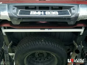 Ultra Racing Isuzu D-MAX (RT50) 2.5D/3.0D 4WD 12+ UltraRacing 2-Point Rear Torsion Bar (2860), référence RT2-2860
