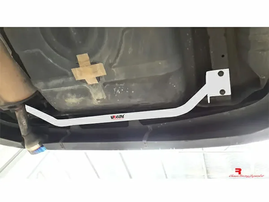 Ultra Racing Toyota Camry (XV30) 2.4 2WD 02-06 UltraRacing 3-Point Rear Torsion Bar (3483), référence RT2-3483