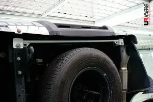 Ultra Racing Nissan Navara (D23) 2.5D 4WD 14+ UltraRacing 2-Point Rear Torsion Bar (3509), référence RT2-3509