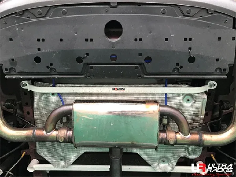 Ultra Racing Mazda 3 (BP) 2.0 2WD HB 19+/CX-30 2.0 19+ UltraRacing 2-Point Rear Torsion Bar (4154), référence RT2-4154