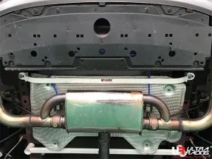 Ultra Racing Mazda 3 (BP) 2.0 2WD HB 19+/CX-30 2.0 19+ UltraRacing 2-Point Rear Torsion Bar (4154), référence RT2-4154