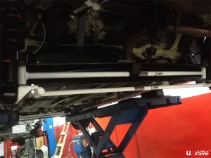 Ultra Racing Toyota Wish (AE20) 1.8 2WD Taiwan Imported 09-17 UltraRacing 2-Point Rear Torsion Bar (328), référence RT22-328