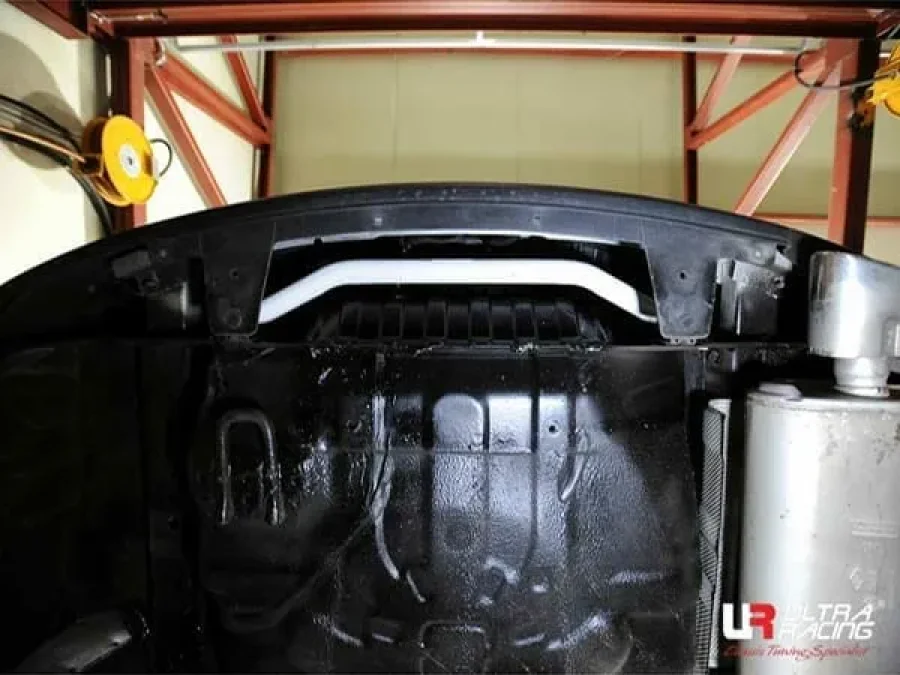 Ultra Racing Renault Samsung SM5 (L43) 1.6T/2.0 FL 15+/SM7 2.5 11-19 UltraRacing 2-Point Rear Torsion Bar (2248), référence URKR-RT2-2248