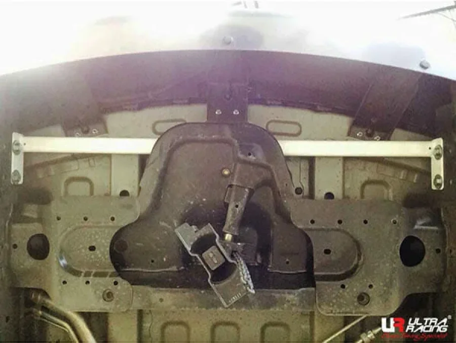 Ultra Racing Isuzu MU-X (RF10) 2.5 2WD/4WD 13-21 UltraRacing 2-Point Rear Torsion Bar (3151), référence URTH-RT2-3151