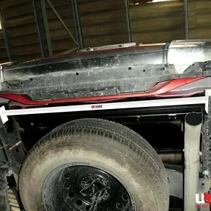 Ultra Racing Toyota Hilux Revo (AN120) 2.4D/2.8D 2WD/4WD 15+ UltraRacing 2-Point Rear Torsion Bar (3362), référence URTH-RT2-3362