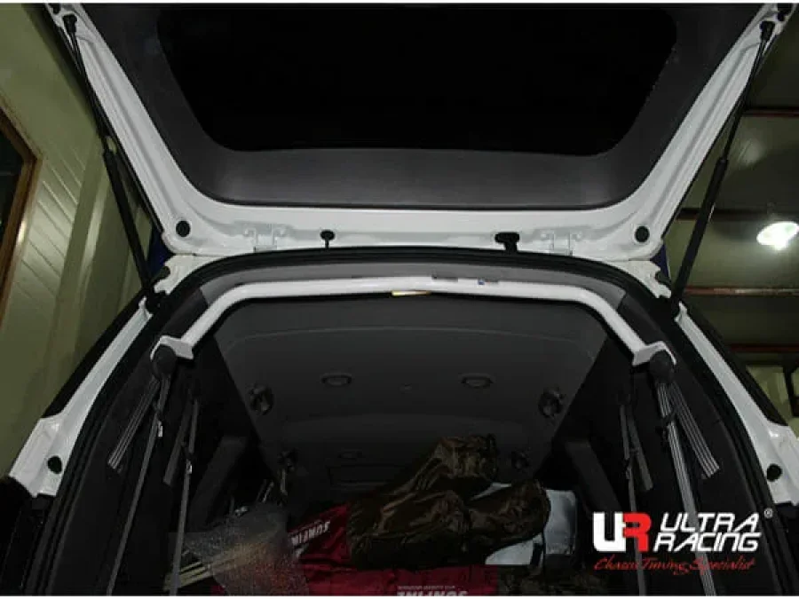 Ultra Racing Ssangyong Korando Turismo 2.0D/Stavic 2.0D 12-19 4WD UltraRacing 2-Point C-Pillar Bar (2256), référence URKR-RU2-2256