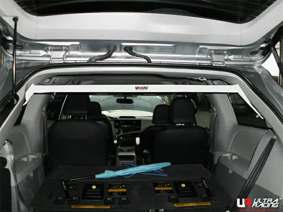 Ultra Racing Toyota Sienna (XL30) 3.5 V6 2WD Non Power Boot 10+ UltraRacing 2-Point C-Pillar Bar (2923-A), référence URTW-RU2-2923A
