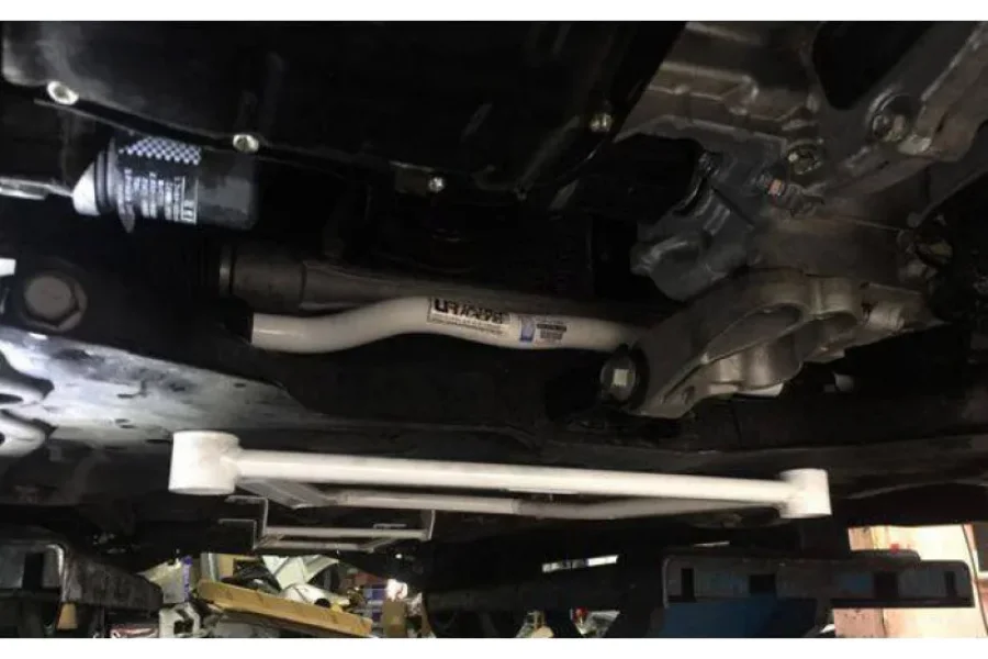 Ultra Racing Toyota C-HR (AX-10) 1.2T/1.8 2WD 18+ UltraRacing Front Sway Bar 27mm (609), référence AF27-609