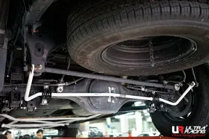 Ultra Racing Nissan Navara (D23) 2.5D 4WD 14+ UltraRacing Rear Sway Bar 19mm (567), référence AR19-567