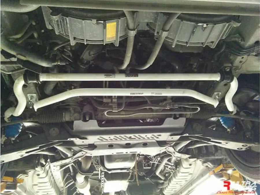 Ultra Racing Toyota Commuter 2.5D 04+/Hiace 3.0 04-19 2WD UltraRacing Front Sway Bar 32mm (477), référence URTH-AF32-477