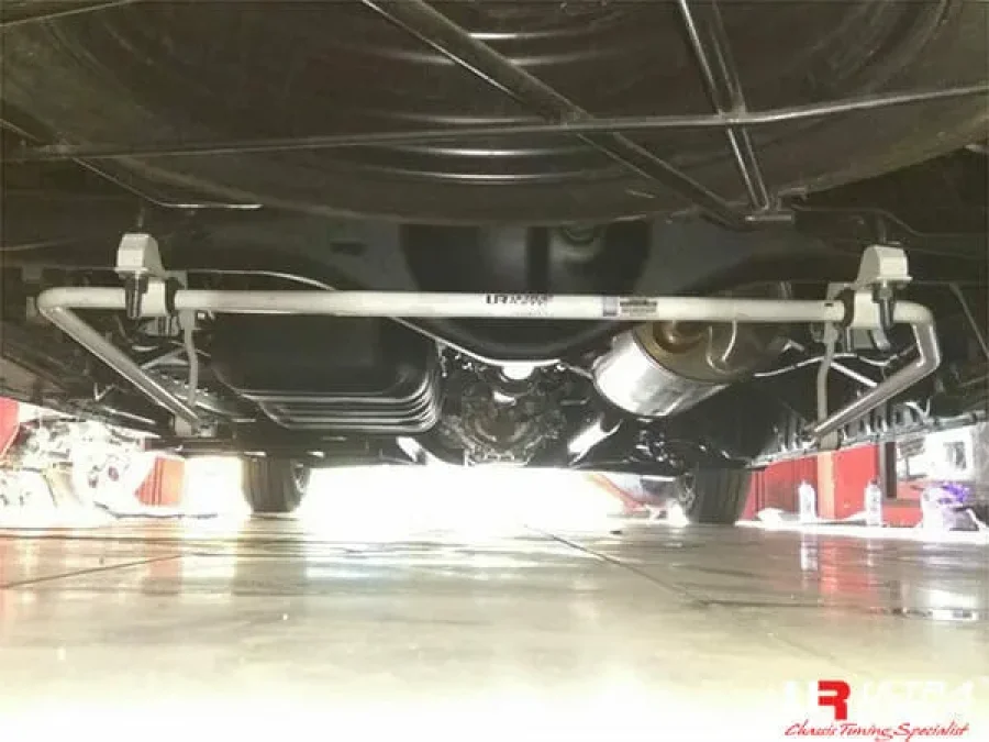 Ultra Racing Toyota Commuter 2.5D 04+/Hiace 3.0 04-19UltraRacing Rear Sway Bar 22mm (478), référence URTH-AR22-478